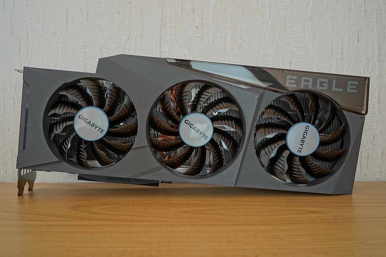 Gigabyte GeForce RTX 3090 EAGLE OC graphics card with three fans